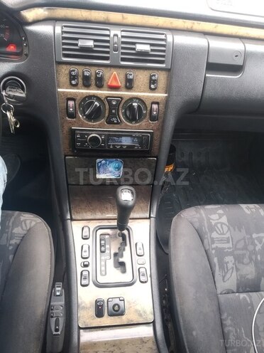 Mercedes E 240 1998, 350,000 km - 2.4 l - Bakı