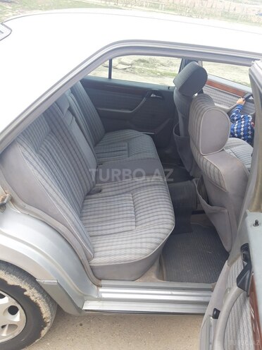 Mercedes E 200 1990, 270,000 km - 2.0 l - Bakı