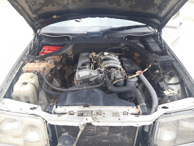 Mercedes E 200 1990, 270,000 km - 2.0 l - Bakı