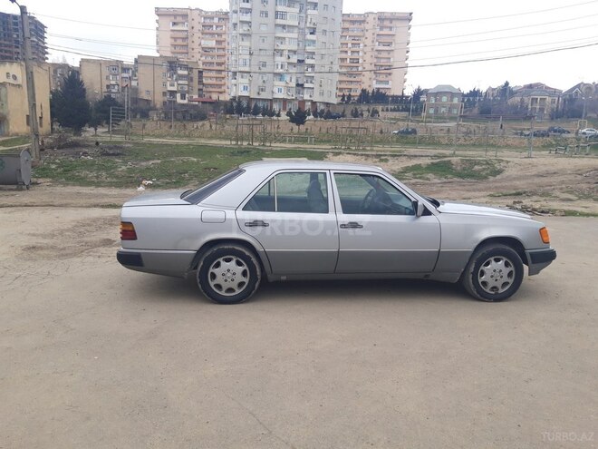 Mercedes E 200 1990, 270,000 km - 2.0 l - Bakı