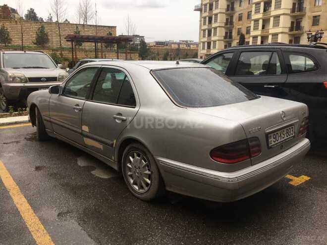 Mercedes E 220 2000, 342,500 km - 2.2 l - Bakı