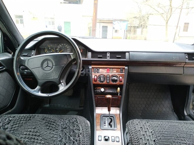 Mercedes E 200 1994, 280,000 km - 2.0 l - Sumqayıt