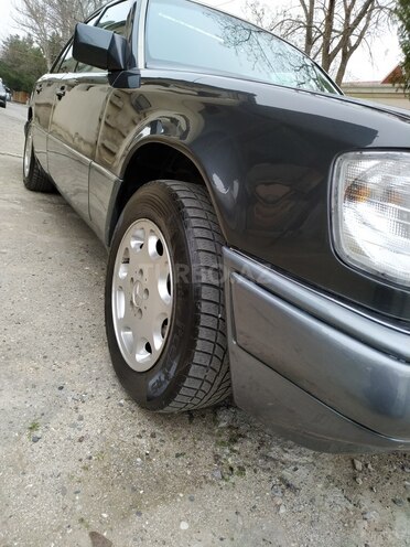 Mercedes E 200 1994, 280,000 km - 2.0 l - Sumqayıt