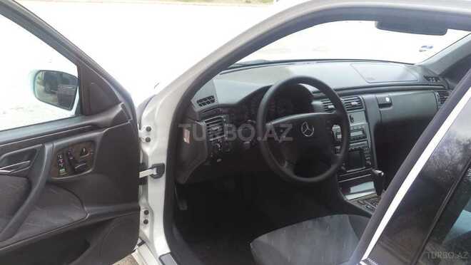 Mercedes E 240 2001, 205,000 km - 2.4 l - Bakı