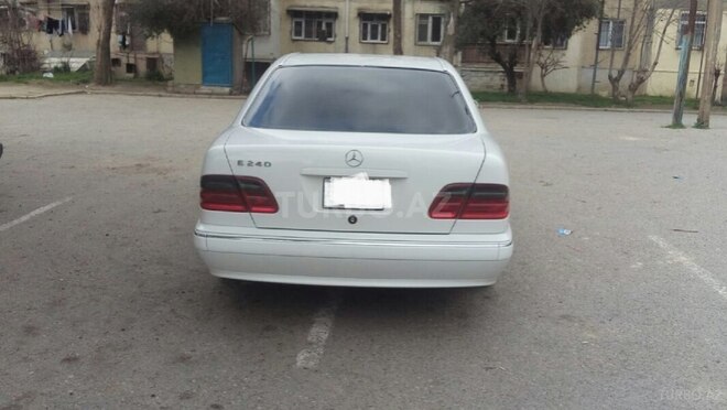 Mercedes E 240 2001, 205,000 km - 2.4 l - Bakı