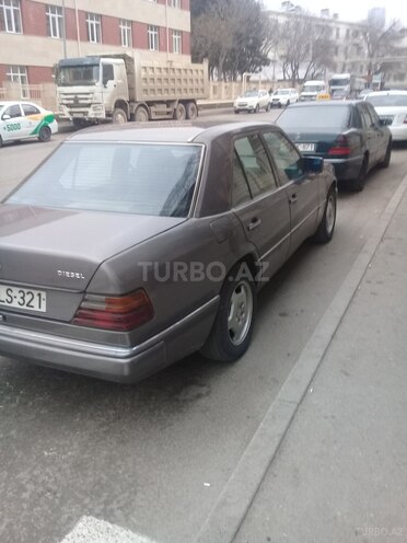 Mercedes E 300 1991, 301,735 km - 3.0 l - Bakı
