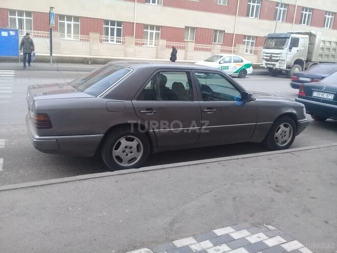 Mercedes E 300 1991, 301,735 km - 3.0 l - Bakı