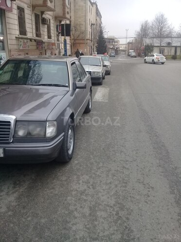 Mercedes E 300 1991, 301,735 km - 3.0 l - Bakı