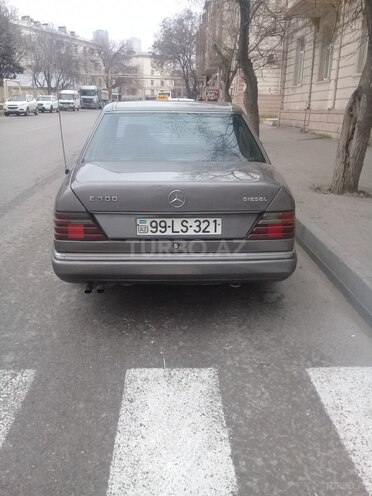 Mercedes E 300 1991, 301,735 km - 3.0 l - Bakı
