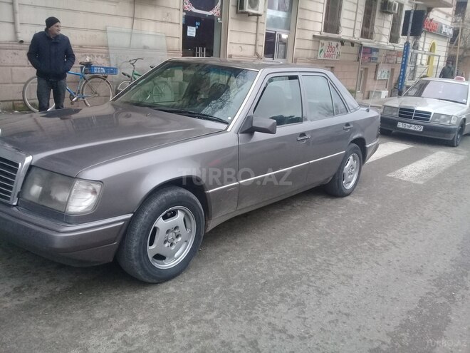 Mercedes E 300 1991, 301,735 km - 3.0 l - Bakı