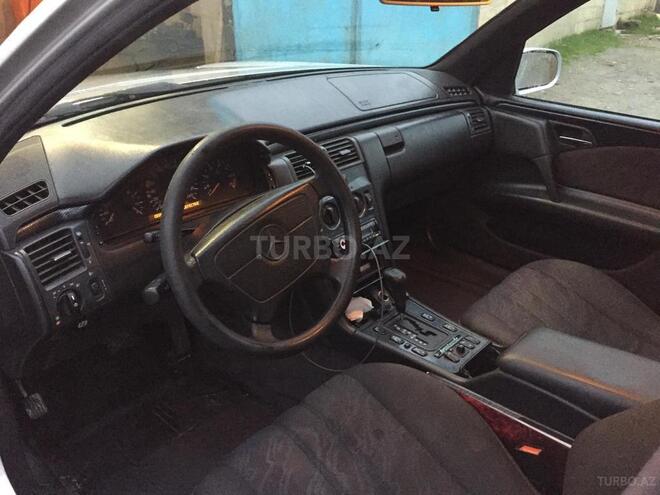 Mercedes E 240 1998, 360,000 km - 2.6 l - Siyəzən