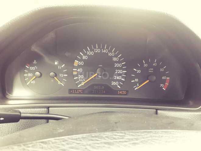 Mercedes E 280 1999, 327,234 km - 15.0 л - Balakən