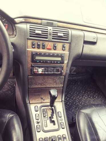 Mercedes E 280 1999, 327,234 km - 15.0 л - Balakən