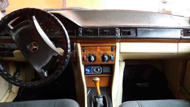 Mercedes  1992, 23,123 km - 2.0 л - Bakı