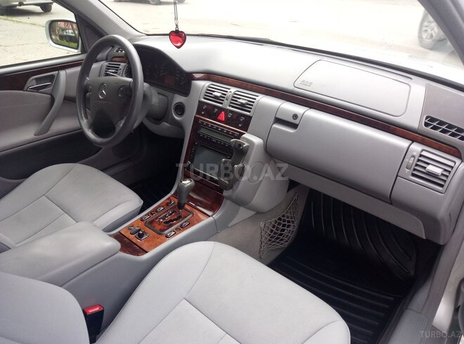 Mercedes E 280 2000, 250,000 km - 2.8 l - Bakı