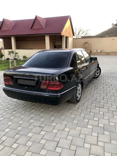 Mercedes E 220 1999, 270,000 km - 2.2 л - Bakı