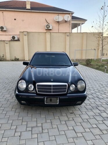 Mercedes E 220 1999, 270,000 km - 2.2 л - Bakı