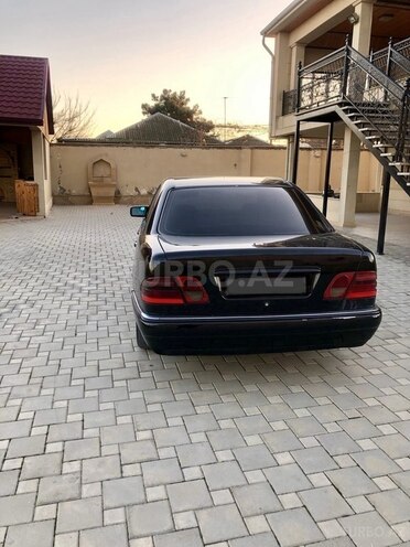 Mercedes E 220 1999, 270,000 km - 2.2 л - Bakı