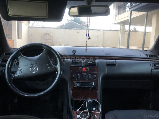 Mercedes E 220 1999, 270,000 km - 2.2 л - Bakı