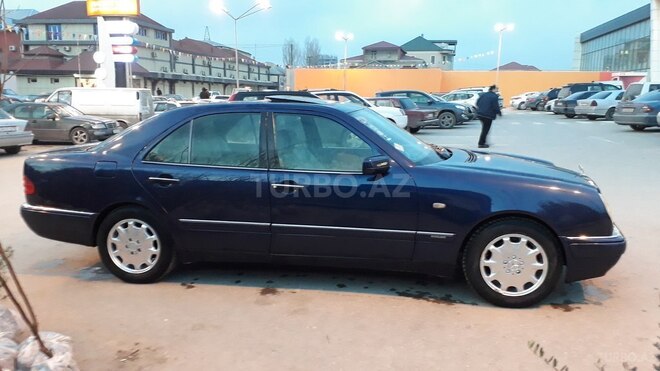 Mercedes E 230 1995, 294,000 km - 2.3 l - Bakı