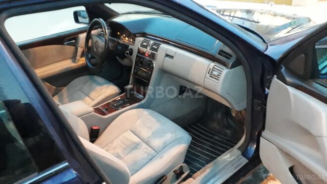 Mercedes E 230 1995, 294,000 km - 2.3 l - Bakı