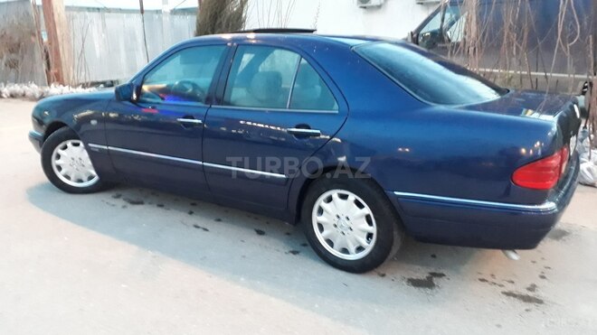 Mercedes E 230 1995, 294,000 km - 2.3 l - Bakı