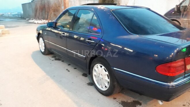 Mercedes E 230 1995, 294,000 km - 2.3 l - Bakı