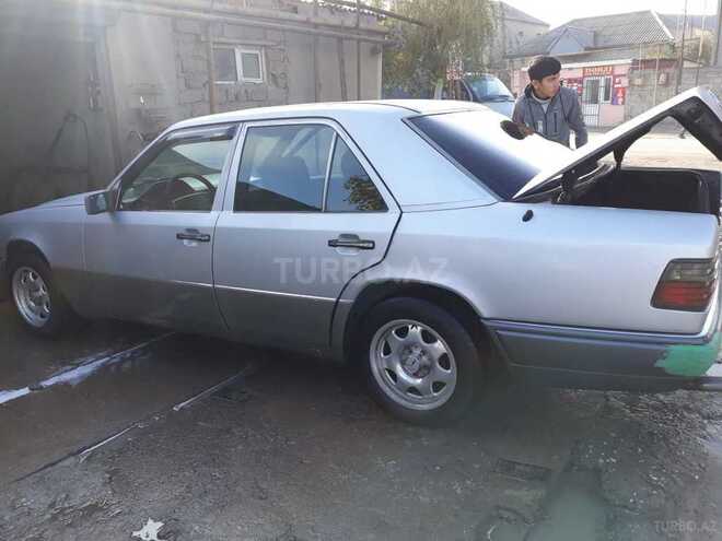 Mercedes E 250 1993, 300,555 km - 0.3 l - Bakı