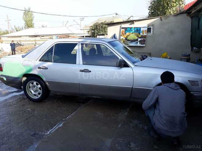 Mercedes E 250 1993, 345,101 km - 2.5 l - Bakı