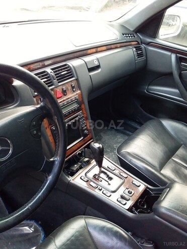 Mercedes E 280 2001, 373,000 km - 2.8 л - Bakı