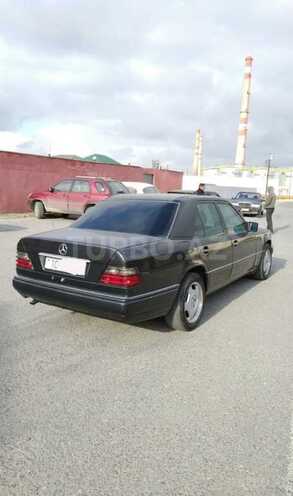 Mercedes E 220 1995, 200,000 km - 2.2 l - Bakı