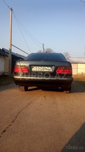 Mercedes E 280 1998, 348,571 km - 2.8 l - İsmayıllı