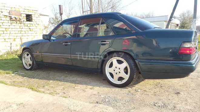 Mercedes E 280 1995, 350,000 km - 2.8 l - Masallı
