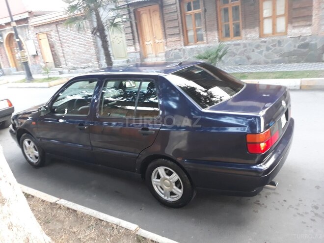 Volkswagen Vento 1997, 120,000 km - 2.0 l - Zaqatala