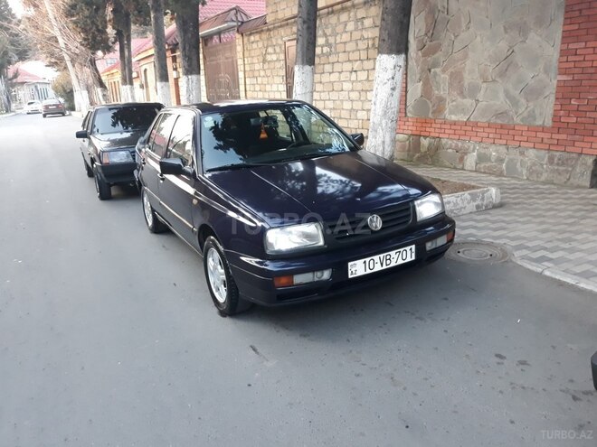 Volkswagen Vento 1997, 120,000 km - 2.0 l - Zaqatala
