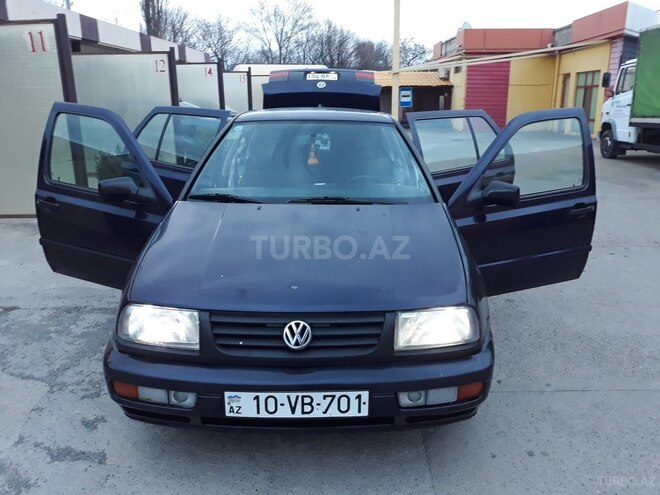 Volkswagen Vento 1997, 120,000 km - 2.0 l - Zaqatala