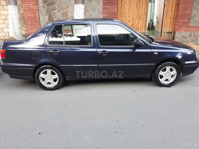 Volkswagen Vento 1997, 120,000 km - 2.0 l - Zaqatala