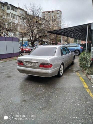 Mercedes E 240 2001, 280,000 km - 2.6 l - Bakı