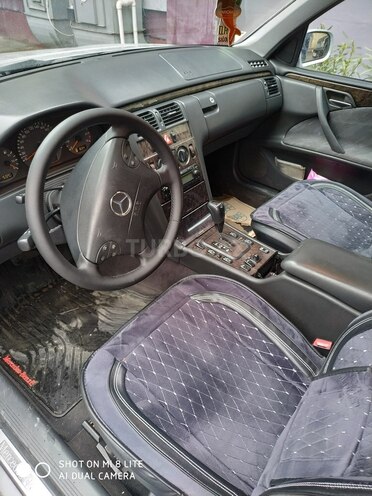 Mercedes E 240 2001, 280,000 km - 2.6 l - Bakı