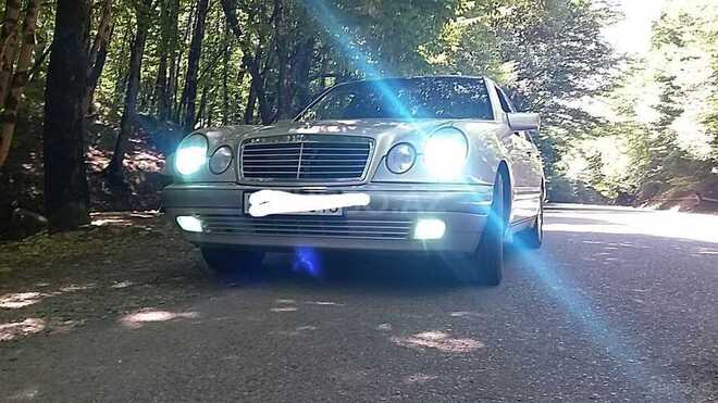 Mercedes E 280 1999, 450,000 km - 2.8 l - Şamaxı