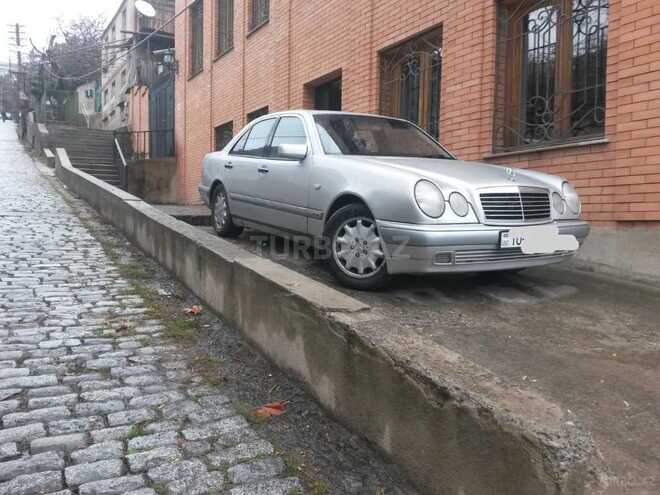 Mercedes E 280 1999, 450,000 km - 2.8 l - Şamaxı