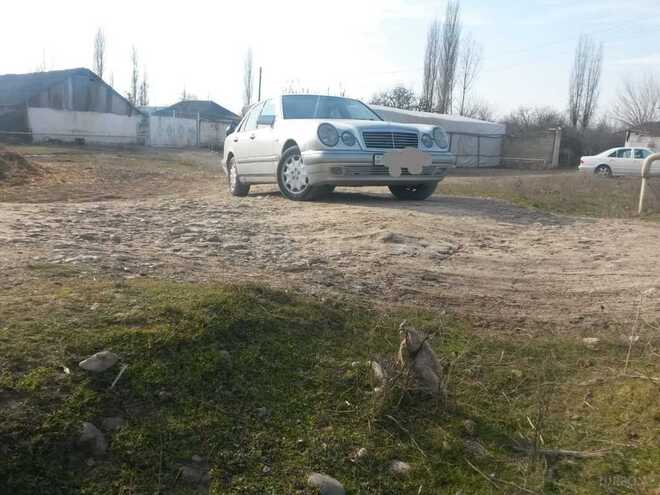 Mercedes E 280 1999, 450,000 km - 2.8 l - Şamaxı
