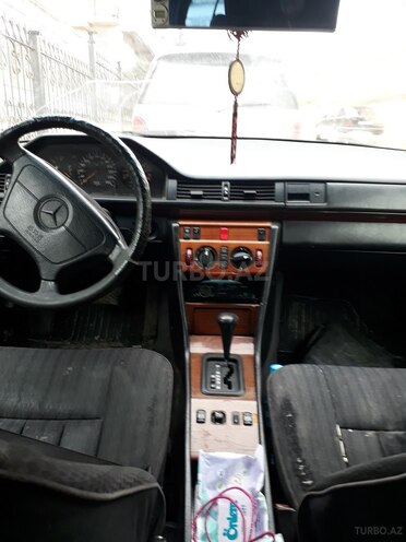 Mercedes E 280 1993, 275,000 km - 2.8 л - Bakı