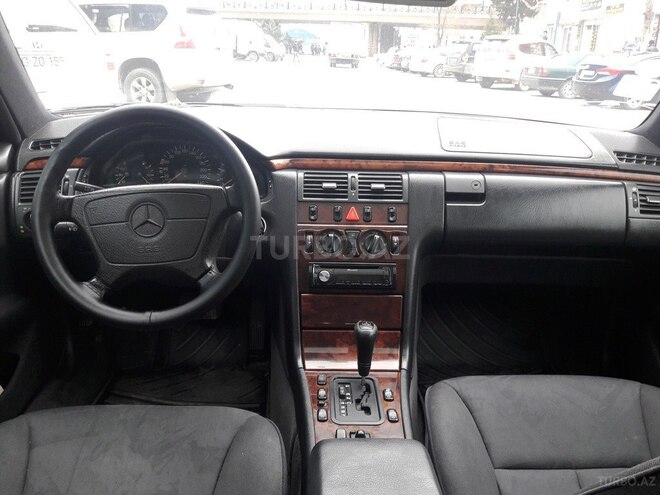 Mercedes E 230 1997, 257,364 km - 2.3 л - Bakı