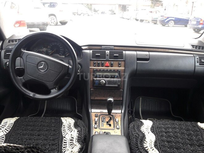 Mercedes E 240 1999, 281,000 km - 2.4 л - Bakı