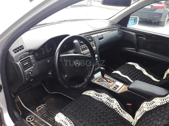 Mercedes E 240 1999, 281,000 km - 2.4 л - Bakı