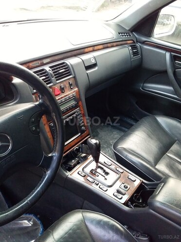 Mercedes E 280 2001, 373,000 km - 2.8 л - Bakı