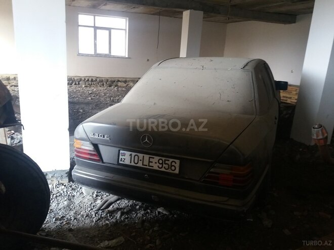 Mercedes E 230 1986, 257,000 km - 2.3 l - Zaqatala