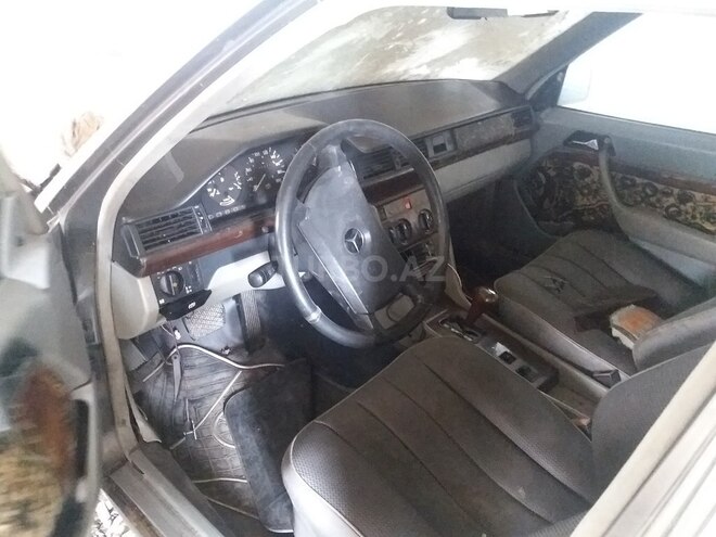 Mercedes E 230 1986, 257,000 km - 2.3 l - Zaqatala
