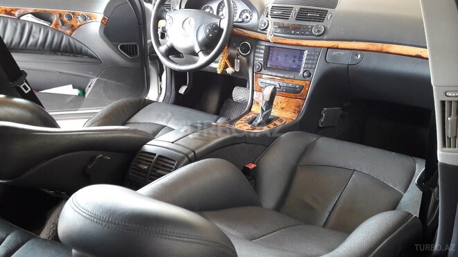 Mercedes E 240 2004, 196,000 km - 2.6 l - Sumqayıt